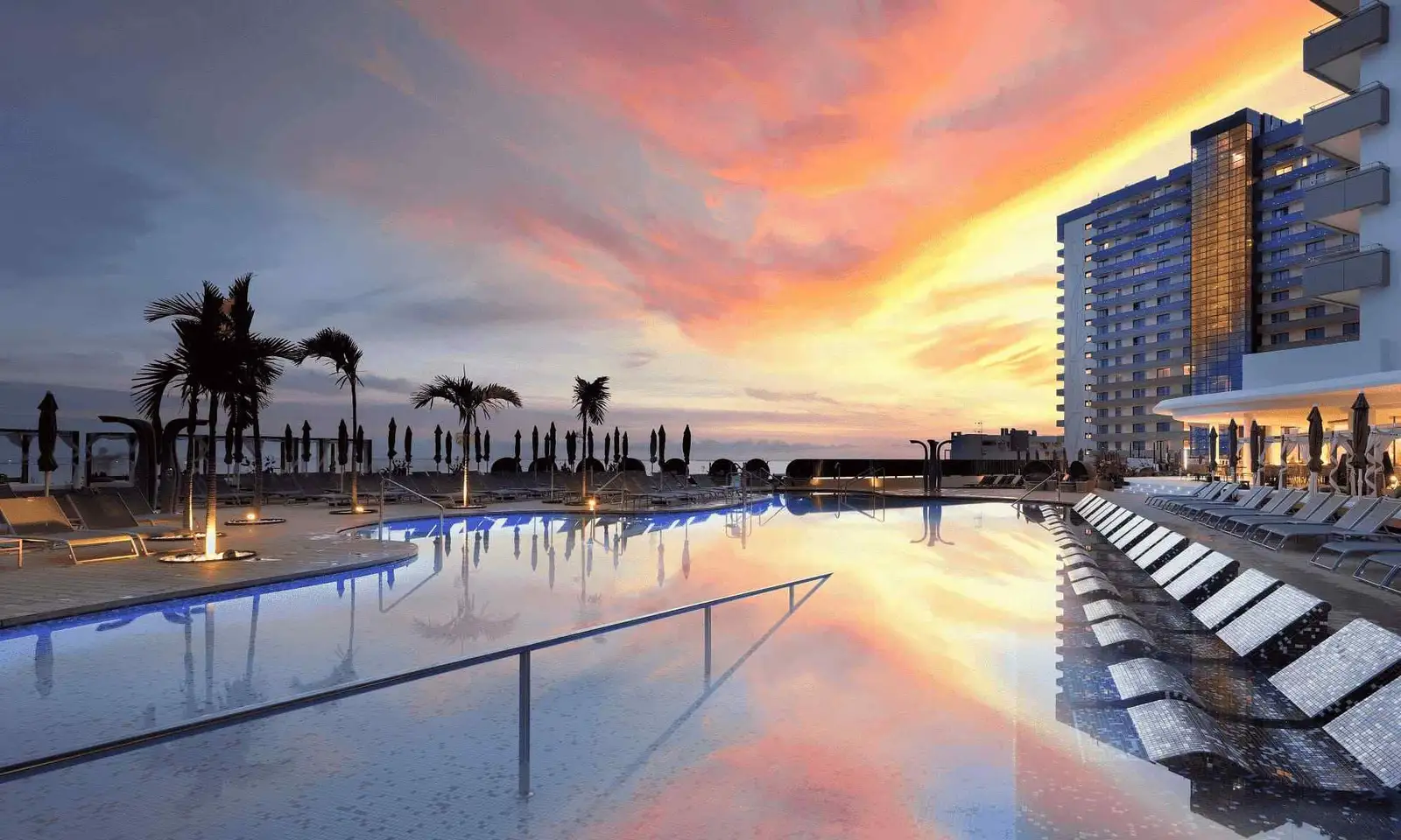 hard_rock_hotel_tenerife_atardecer_piscina